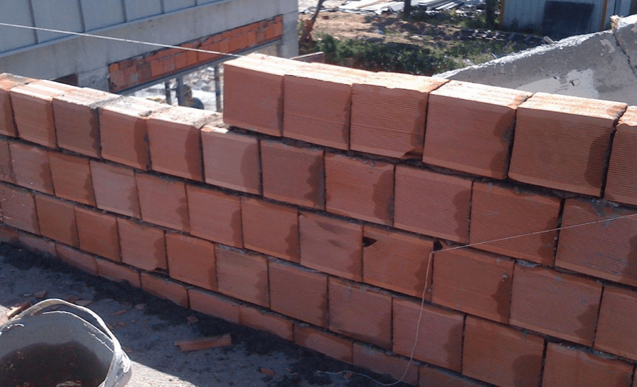 1 m²'ye Kaç Tuğla Gider? 13,5'luk Tuğla Hesabı (2026 Güncel) 1 m² Duvara Kaç Tuğla Gider